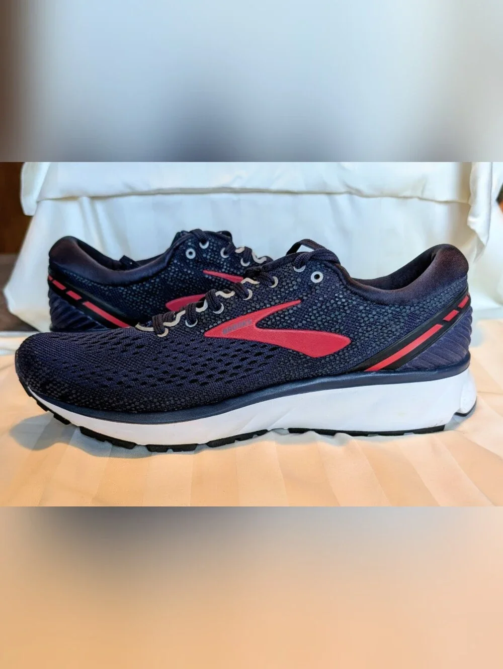 NEW Brooks Ghost 11 Men's 9.5 D Running Shoes Navy Red White w/ Box